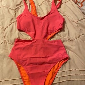 NWOT Aerie Cutout One Piece Swimsuit, Size M